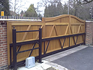 Wood cantilever sliding gate - back