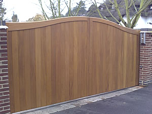 Wood cantilever sliding gate - front